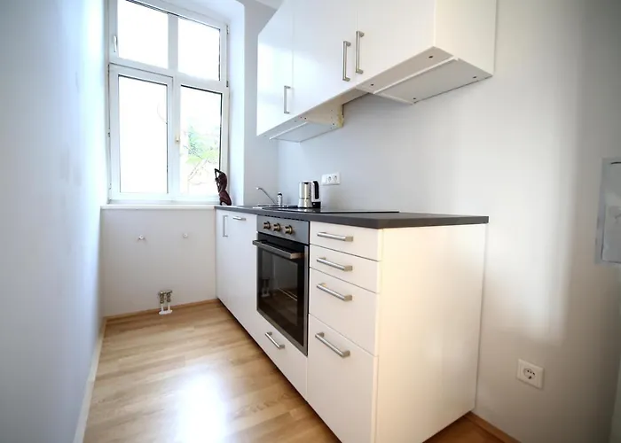 Classic, Modern & Sunny. 7min To Vienna's Center!